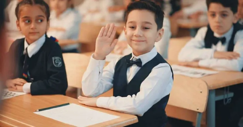 Şagirdləri məktəbdə dini klipə çəkdi, tənqid olundu