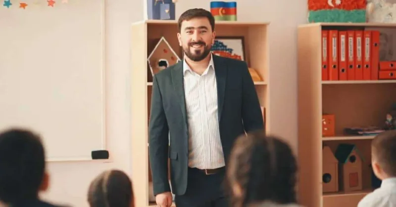 Şagirdləri məktəbdə dini klipə çəkdi, tənqid olundu