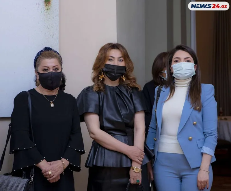 Ruhi Əliyevadan fransız səfirə hədiyyə - Fotolar