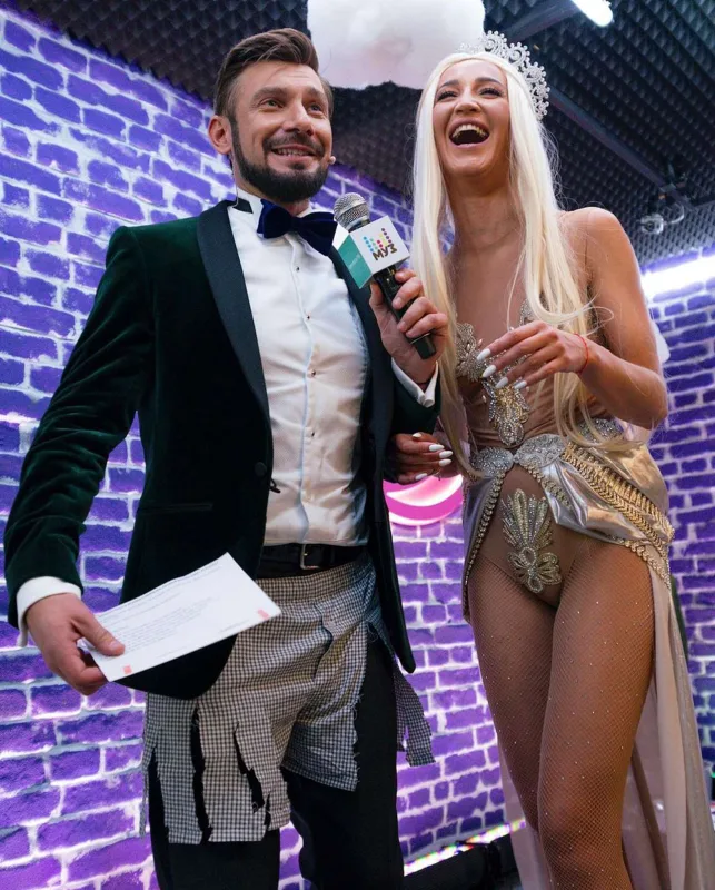 Cərimələndikdən sonra istefa verdi