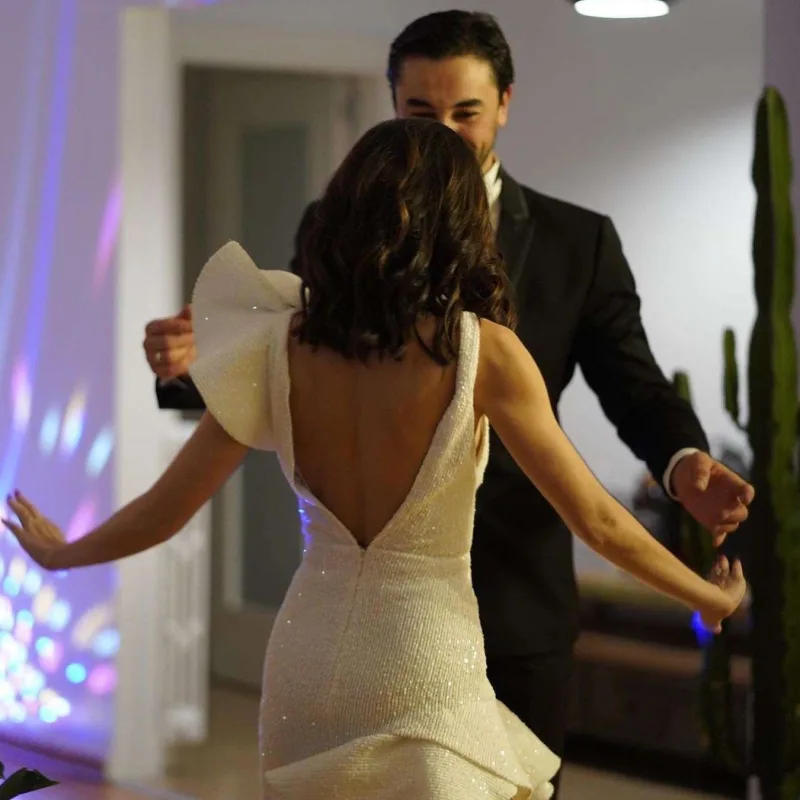 Nəsrindən sevgilisinə öpüşlü təbrik