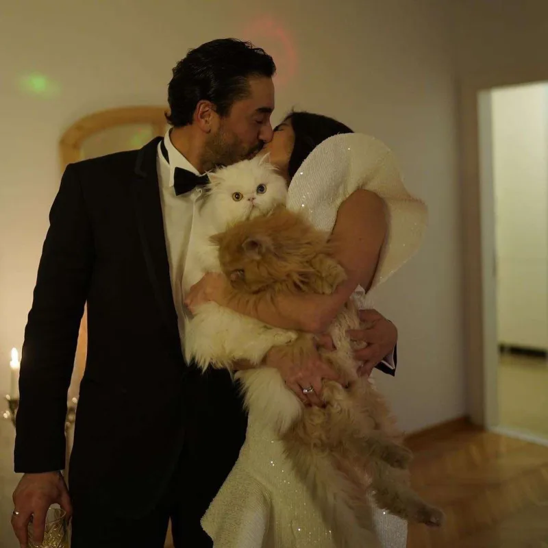 Nəsrindən sevgilisinə öpüşlü təbrik