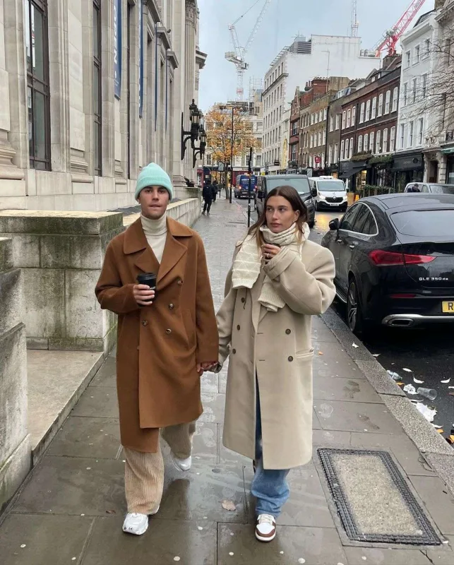 Xanımı ilə öpüşərkən fotolarını yaydı