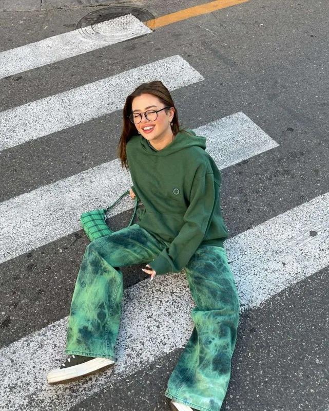 Məşhur bloger anasına ev aldı - VİDEO