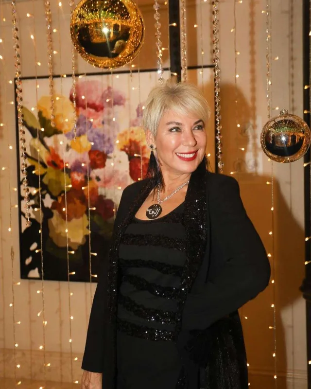 Nəsrin məşhur jurnalın Yeni il partisində - Fotolar