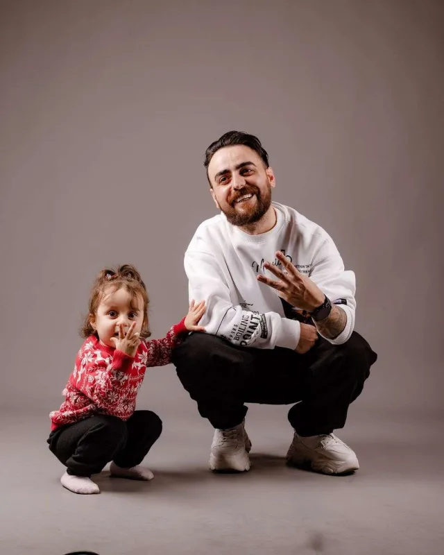 Xpert ailəsi ilə kamera qarşısında