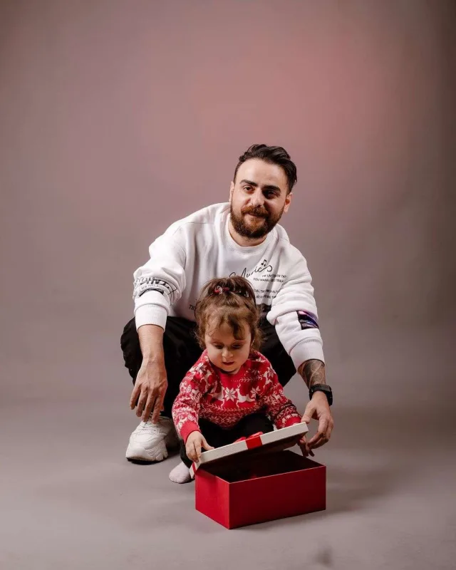 Xpert ailəsi ilə kamera qarşısında