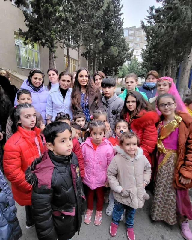 Leyla Əliyeva uşaq evində...-Fotolar