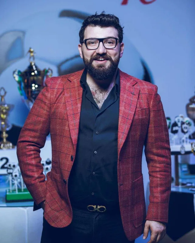 Elnur “əriyib çöpə döndü”