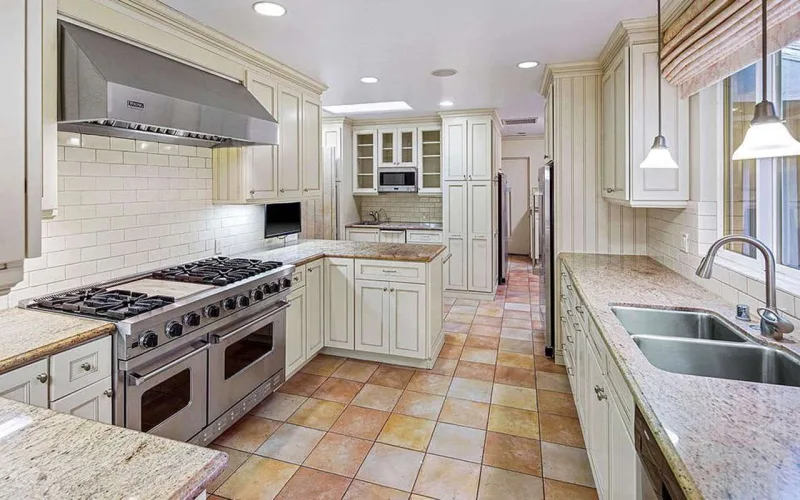 103 yaşında ölən aktyorun villası 7 milyona satılır