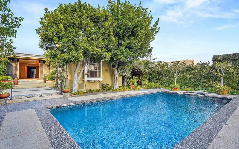 103 yaşında ölən aktyorun villası 7 milyona satılır