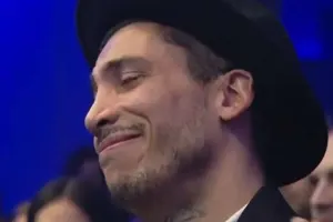 Mükafat gecəsində ərini ağlatdı - Video