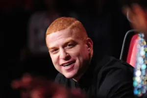 Manatı lirə ilə müqayisə edib lağa qoydu