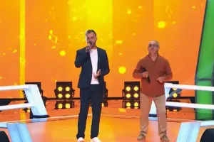 Səhnədə “ata-bala” oldular - VİDEO