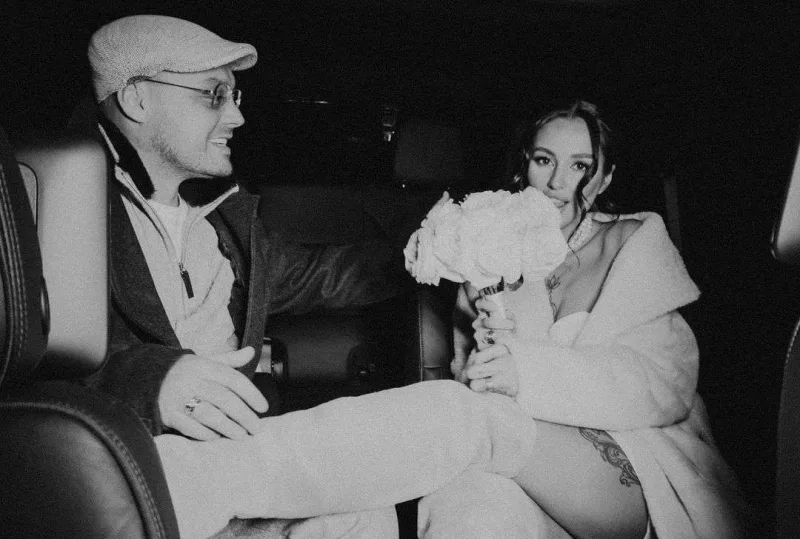 Quf özündən 17 yaş kiçik qızla evləndi