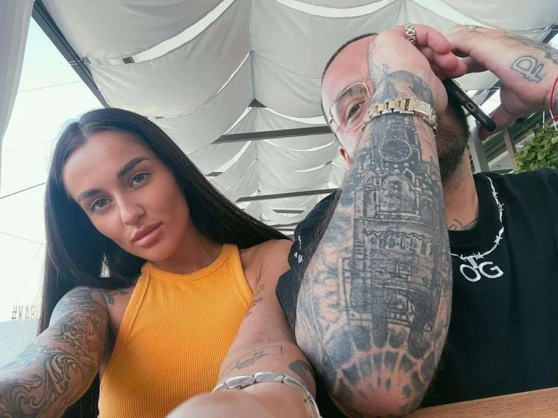 Quf özündən 17 yaş kiçik qızla evləndi