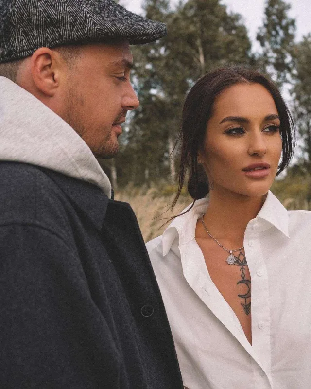 Quf özündən 17 yaş kiçik qızla evləndi