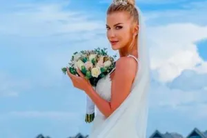 Hər iki ərinin də soyadını istifadə edəcək