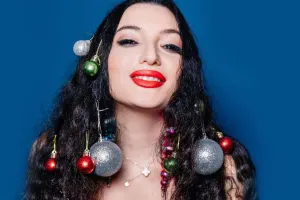 Saçını süpürgə yox, yolka etdi