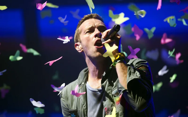 “Coldplay” səhnədən gedir