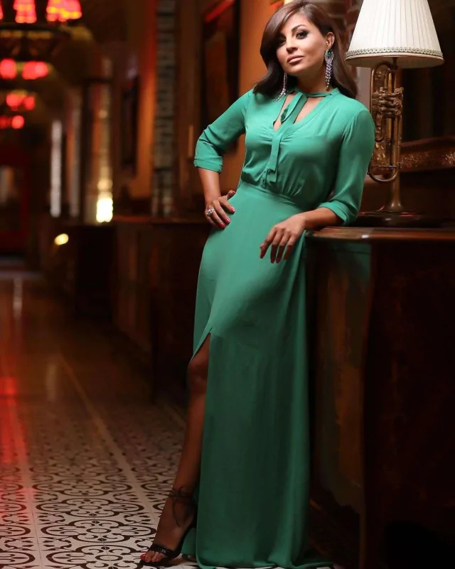 Gülay instaqramını açdı