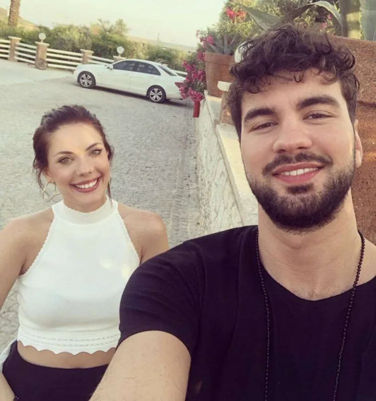 Sevgilisinə görə başqa evə köçdü