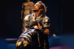 “Azca kişilik, şəxsiyyətimiz olsun kifayətdir”