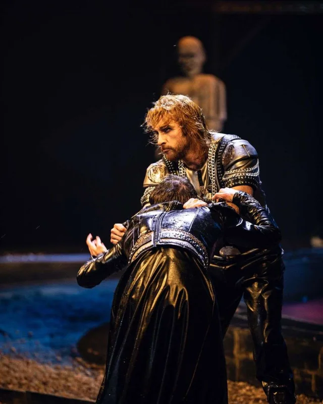 “Azca kişilik, şəxsiyyətimiz olsun kifayətdir”