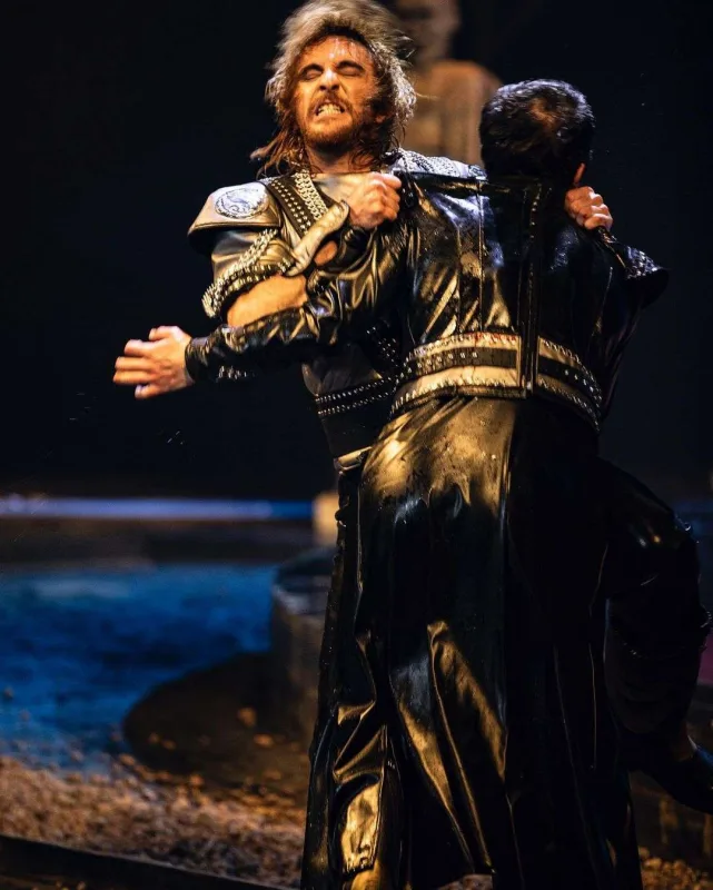 “Azca kişilik, şəxsiyyətimiz olsun kifayətdir”