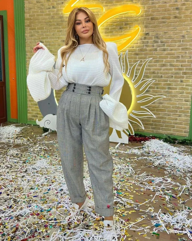 Aygün 4 minlik geyimi ilə diqqət çəkdi