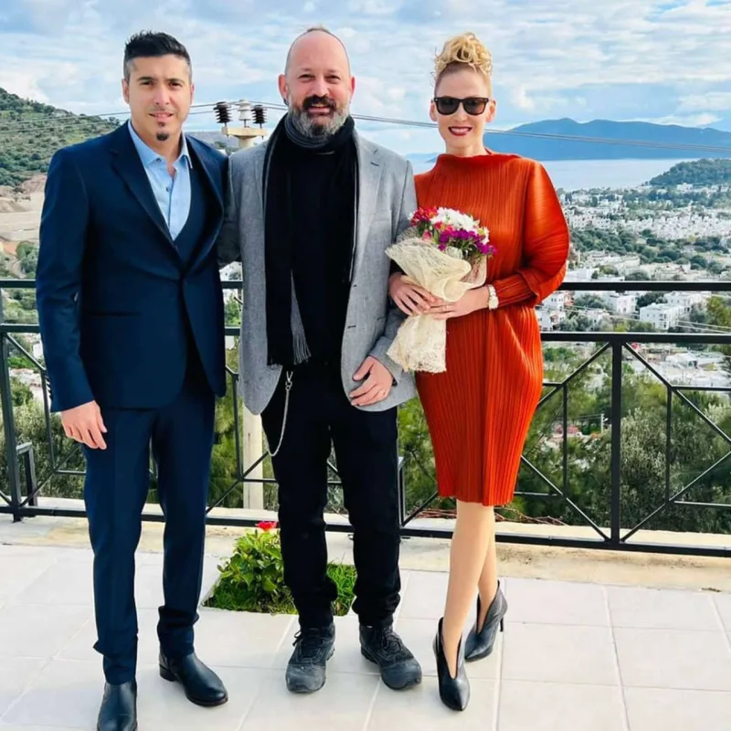 İki uşağının anası ilə evləndi