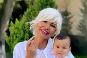 İlk dəfə nəvəsi ilə fotosunu paylaşdı