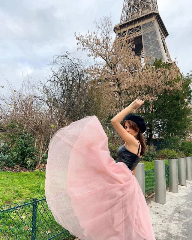 Yeni ili qarşılamaq üçün Parisə getdi