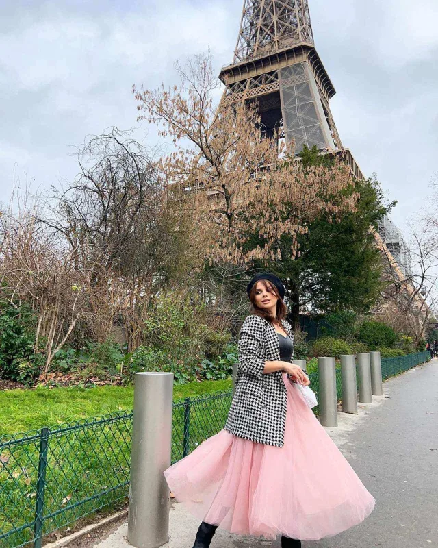 Yeni ili qarşılamaq üçün Parisə getdi