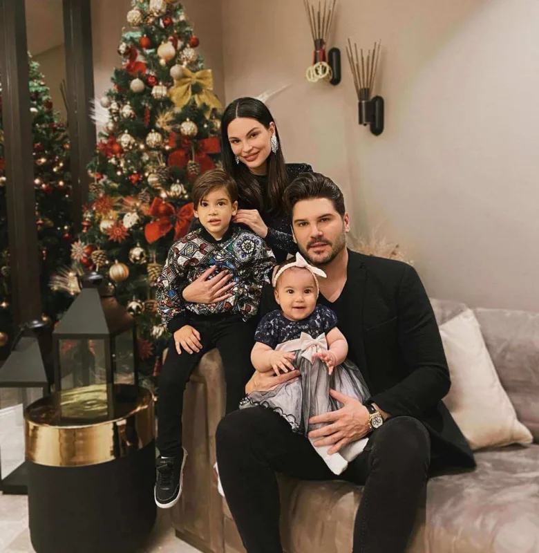 Yeni ilin ilk günü qızının üzünü göstərdi