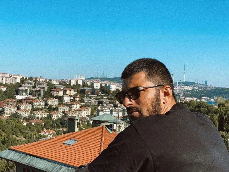 Dünyanın ən yaraşıqlı kişisi seçildi