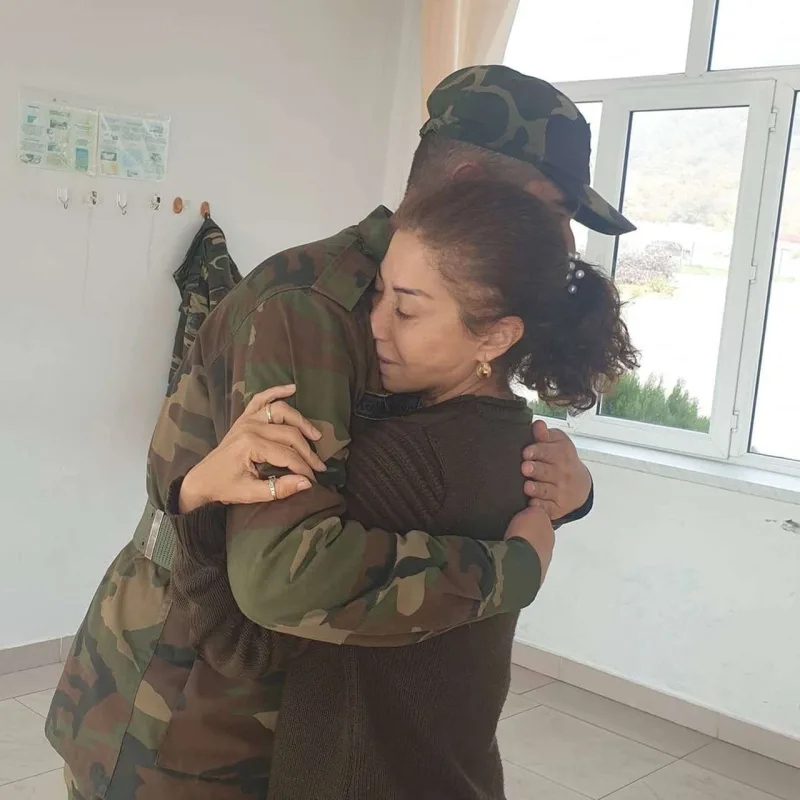 “Oğlum qalib əsgər kimi gəldi”