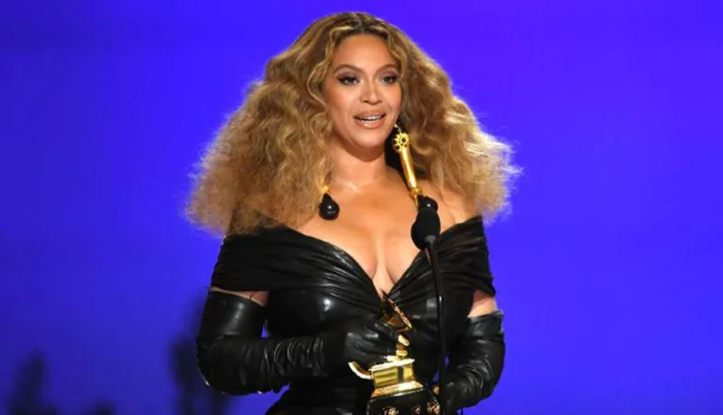 “Grammy” koronaya görə təxirə salındı