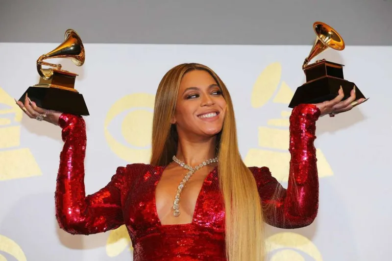 “Grammy” koronaya görə təxirə salındı