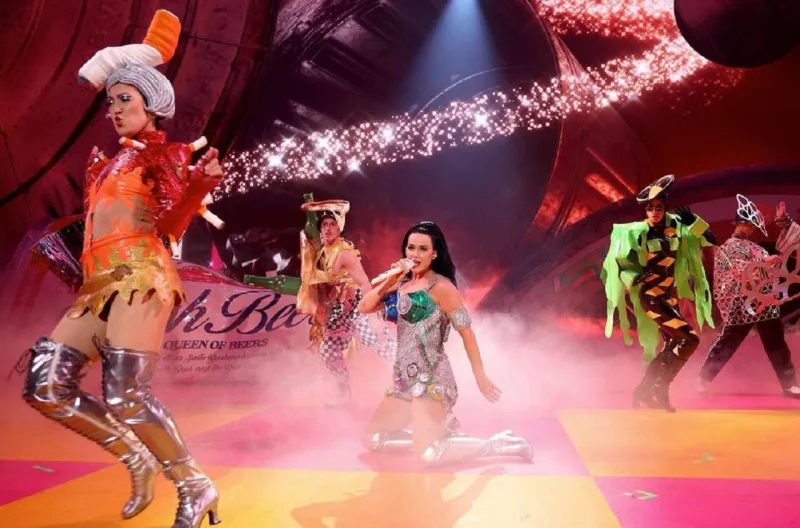 Tualet kağızı, unitaz, maska - Keti Perrinin konsert turnesi...