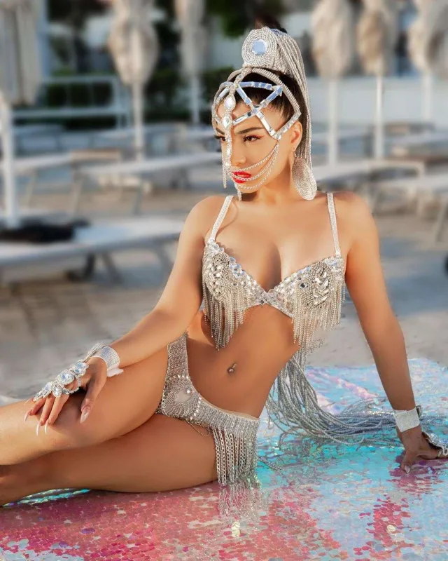 “Xalq mahnılarını dinləmirəm” – Səmra 