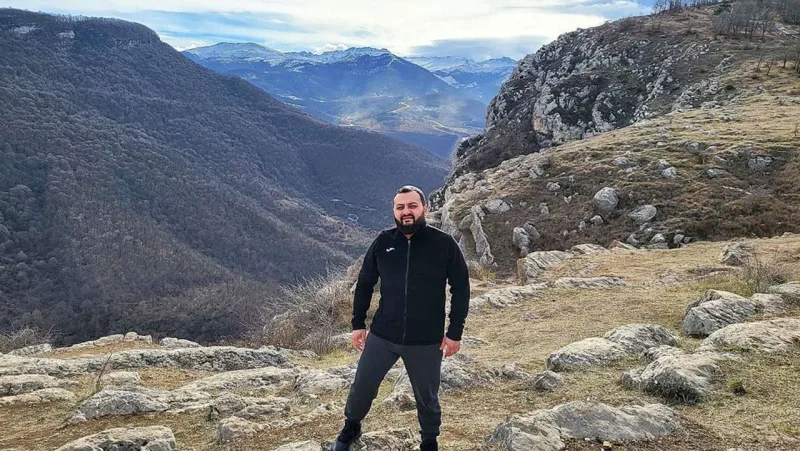 İsa bulağında mahnı oxudu-Video