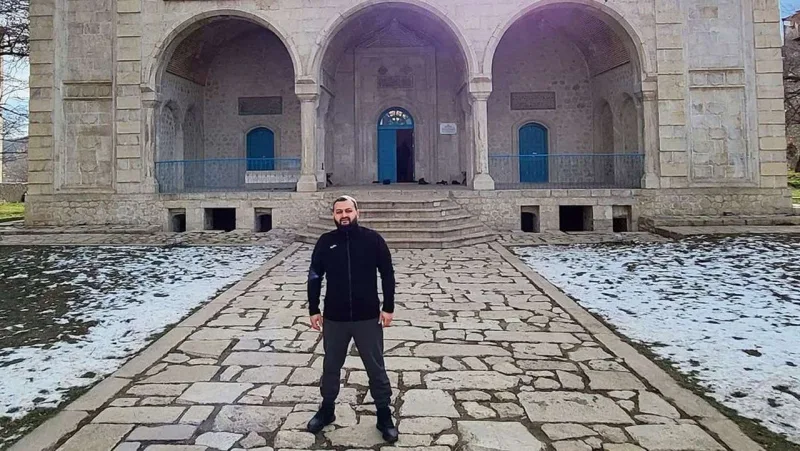 İsa bulağında mahnı oxudu-Video