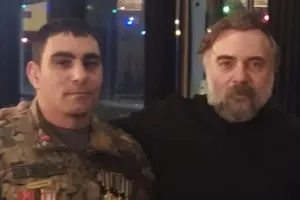 Qazimiz medalını Oktay Kaynarcaya verdi