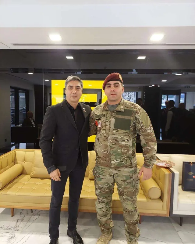 Qazimiz medalını Oktay Kaynarcaya verdi