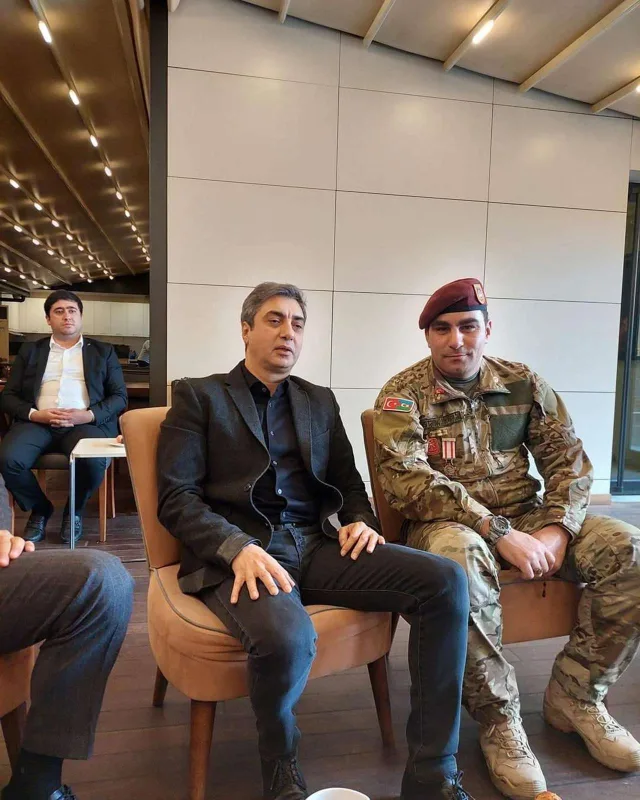 Qazimiz medalını Oktay Kaynarcaya verdi