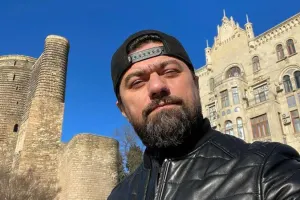 ABŞ-a köçən Elmir Bakıya qayıtdı