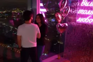 Sevgilisi Aysuna belə evlilik təklifi etdi-Video