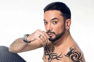 Faiq Ağayevdən yarıçılpaq klip