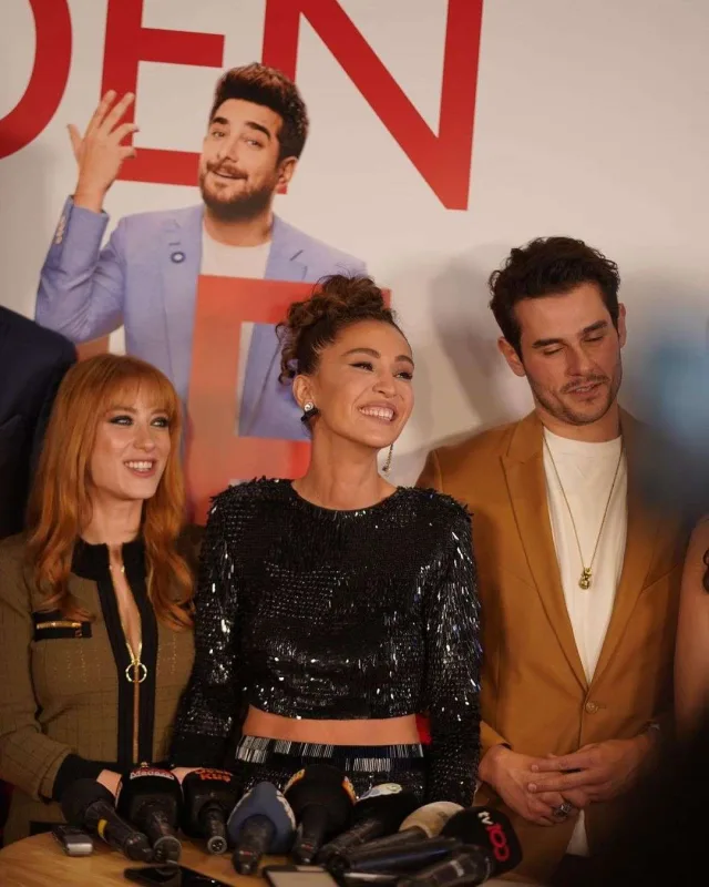 Hazal Kaya Azərbaycana gəlir